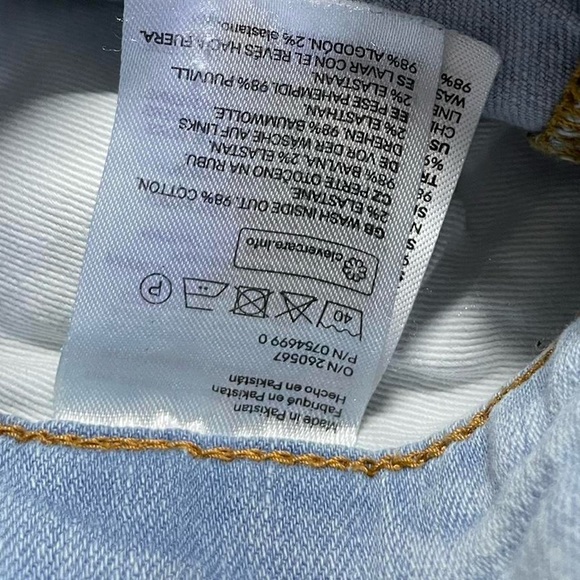 Brand New H&M Divided Skinny Fit Jeans w/ Distressed Details – 29 - Picture 3 of 5